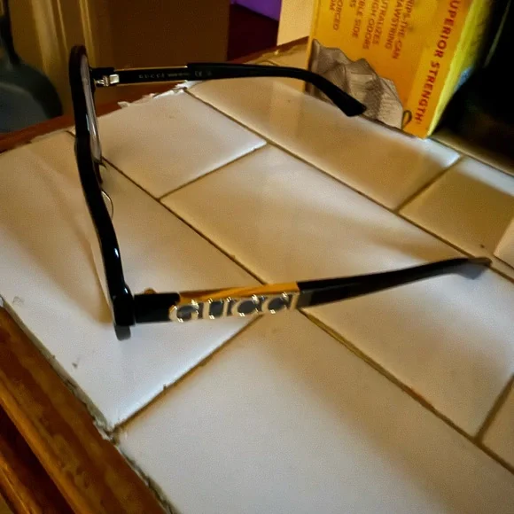 Gucci Black Oversized Sunglasses - Picture 3 of 3